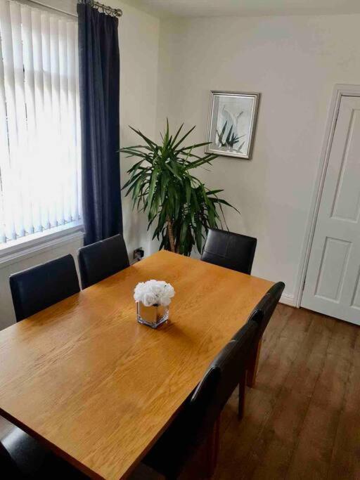Coniston House Lancaster 3 Bedrooms Parking And Garden エクステリア 写真